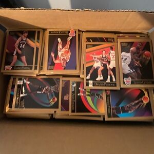 1990 NBA skybox box of cards 1000+ cards